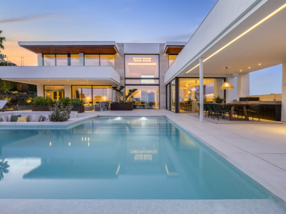 Neu gebaute, großzügige moderne Villa in Majestic, Casares