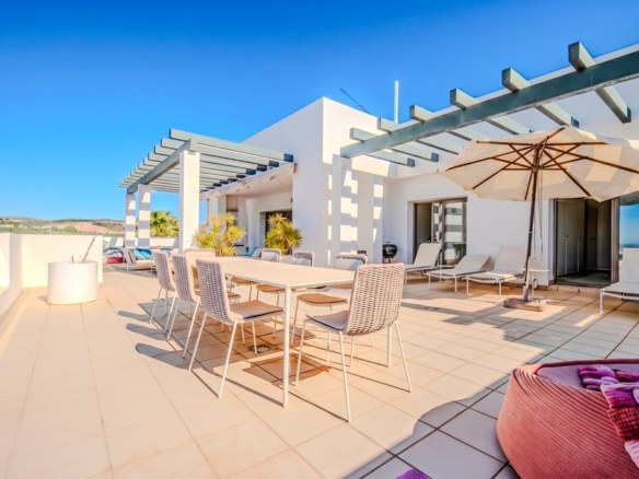 Penthouse in erster Golflinie mit Panoramablick in Las Terrazas de Cortesín, Finca Cortesin, mit 3 Schlafzimmern, großzügigen Terrassen und Resort-Sicherheit.