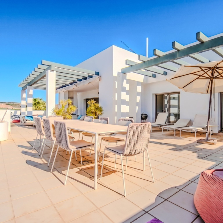 Penthouse in erster Golflinie mit Panoramablick in Las Terrazas de Cortesín, Finca Cortesin, mit 3 Schlafzimmern, großzügigen Terrassen und Resort-Sicherheit.