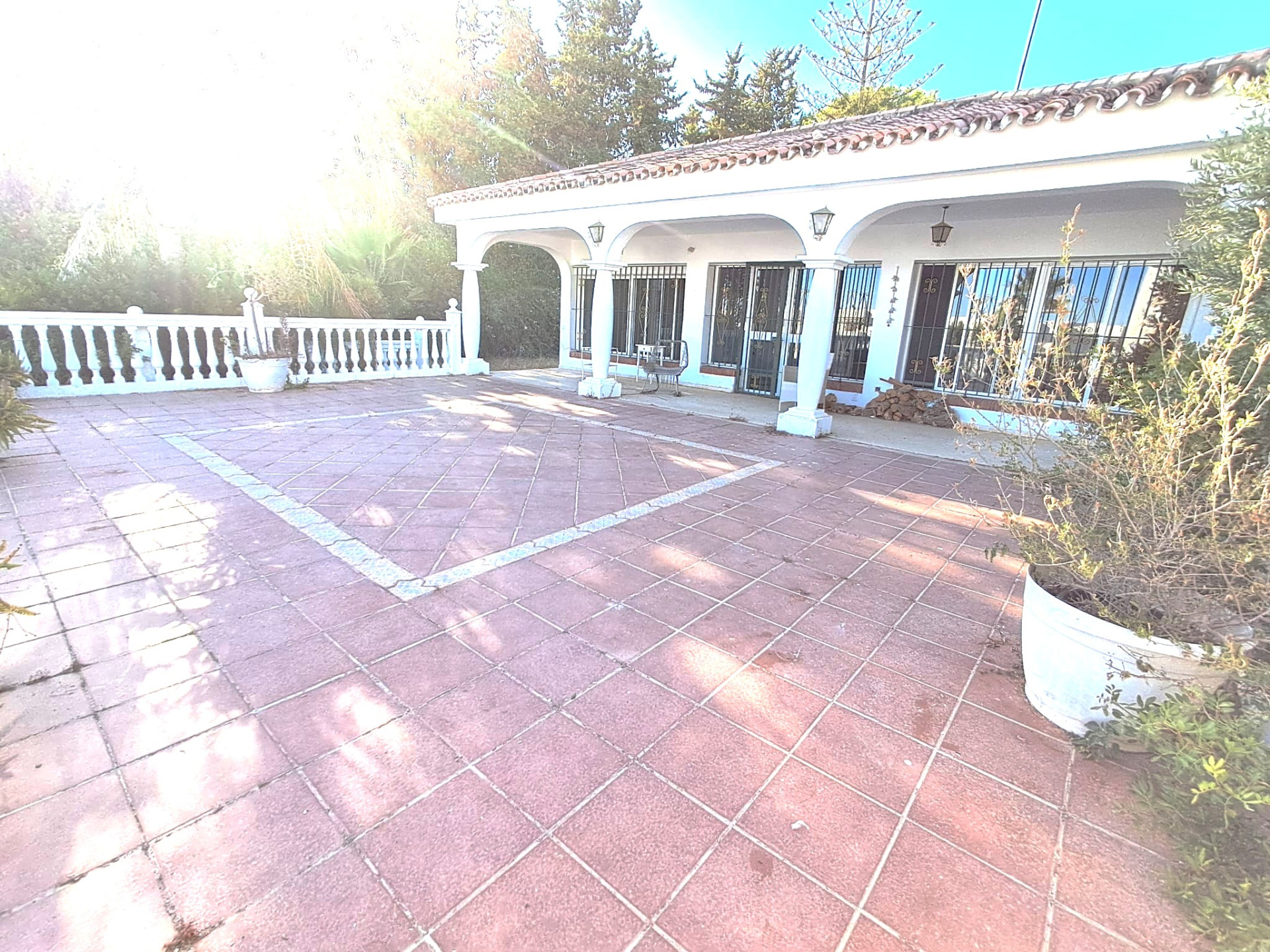RENOVATION OPPORTUNITY IN EL PARAISO