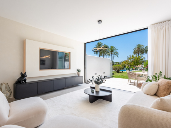 Refurbished 4-bedroom townhouse