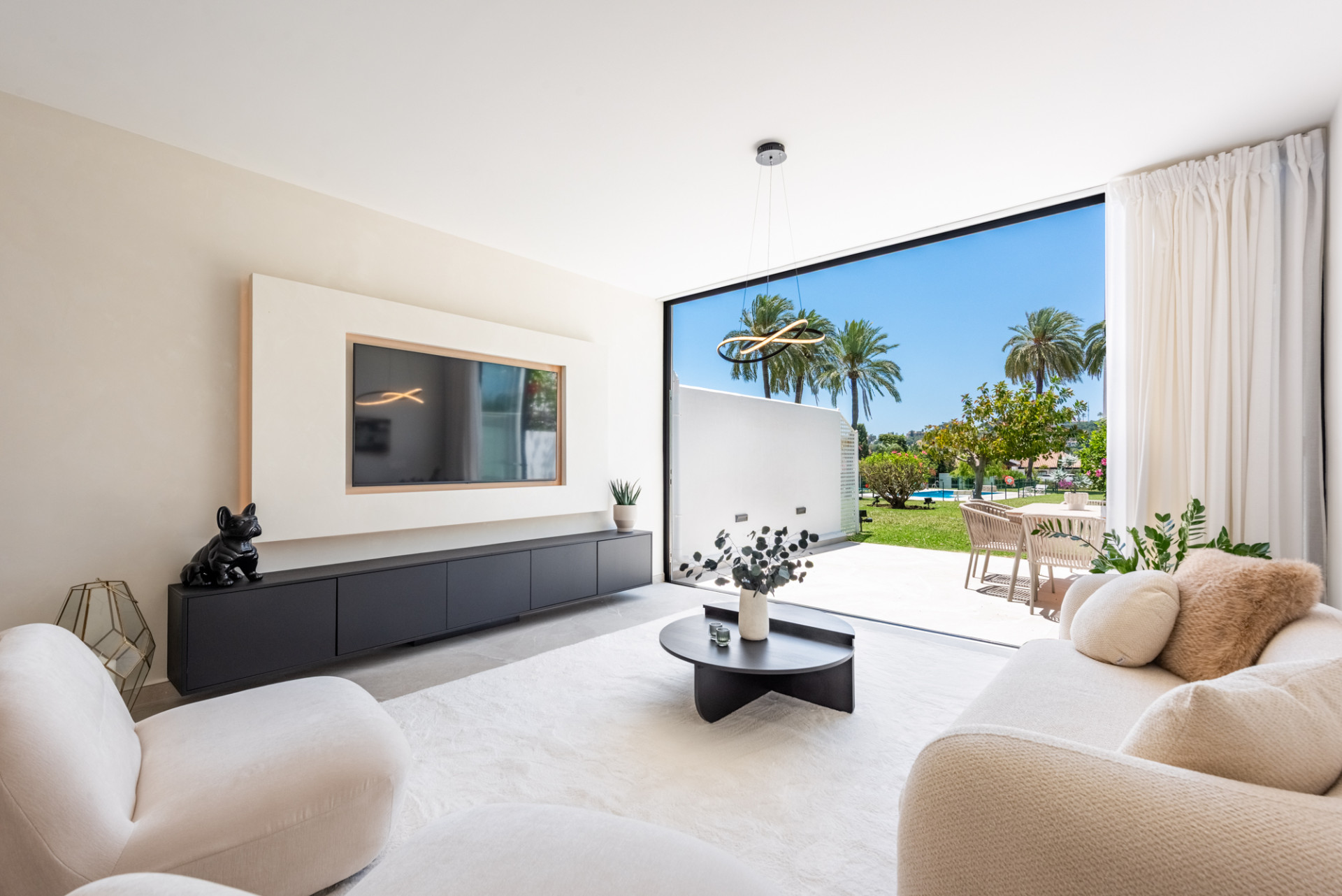 Refurbished 4-bedroom townhouse
