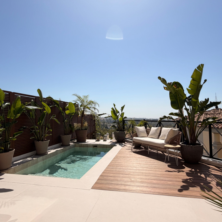Renovated 3 Bedroom Apartment with private pool, sea & mountain views in Nueva Andalucía