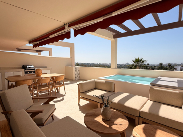 Renovated 3 Bedroom Apartment with sea & mountain views in Nueva Andalucía