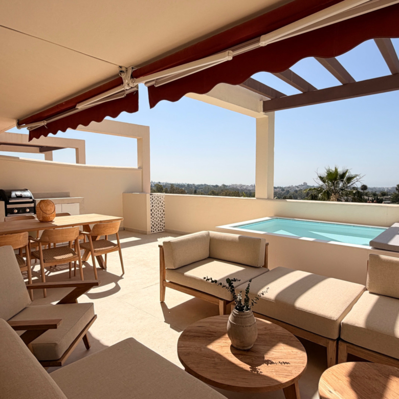 Renovated 3 Bedroom Apartment with sea & mountain views in Nueva Andalucía