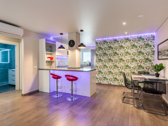 Renovierte 2-Zimmer-Wohnung mit Meerblick und touristischer Lizenz in einem charmanten Dorf in Benalmádena