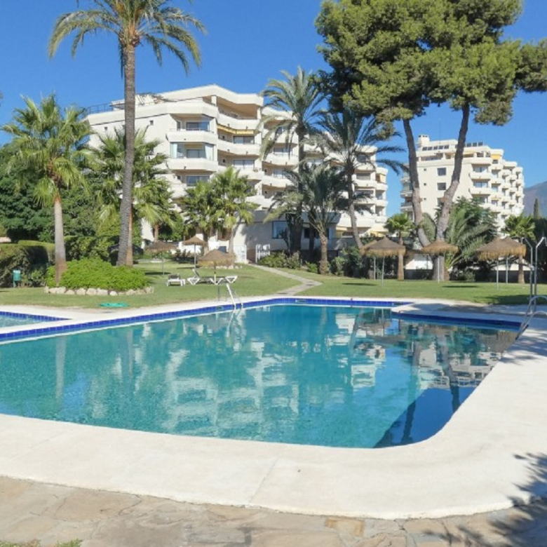 Renovierte Wohnung nur 20 Meter vom Atalaya Golf Club entfernt