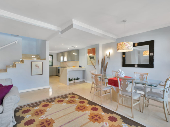 Renoviertes Duplex-Penthouse mit Meerblick in Luna Blanca Golf