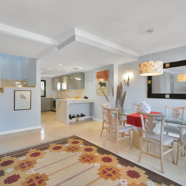 Renoviertes Duplex-Penthouse mit Meerblick in Luna Blanca Golf