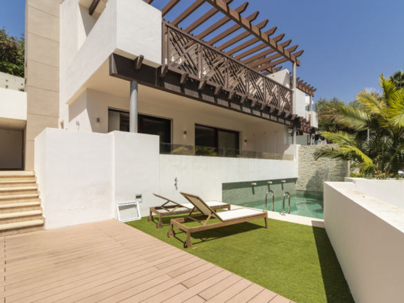 SEMI-DETACHED VILLA IN THE CENTER OF MARBELLA