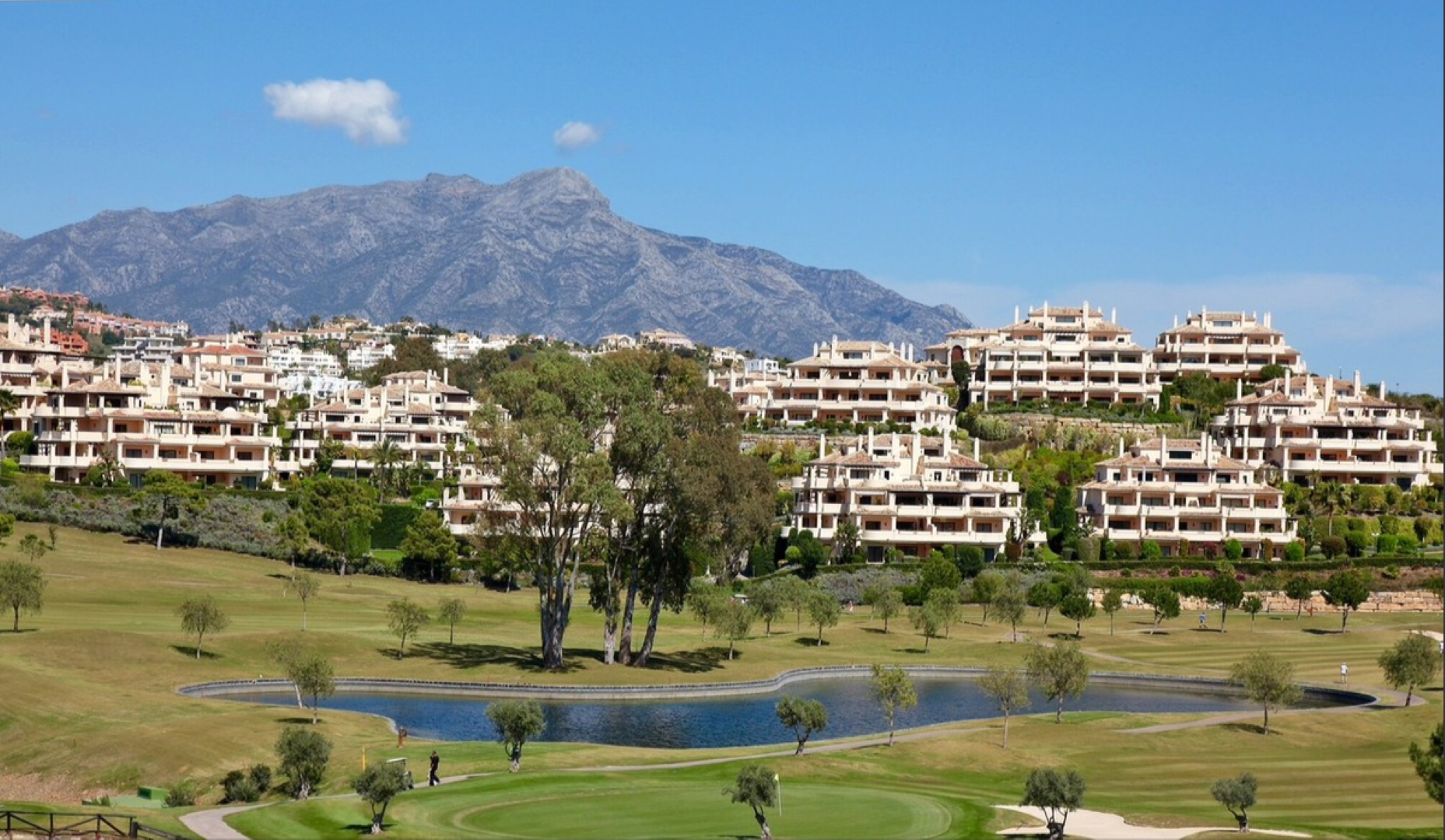 STUNING 3 BEDROOM APARTMENT CAPANES BENAHAVIS COSTA DEL SOL