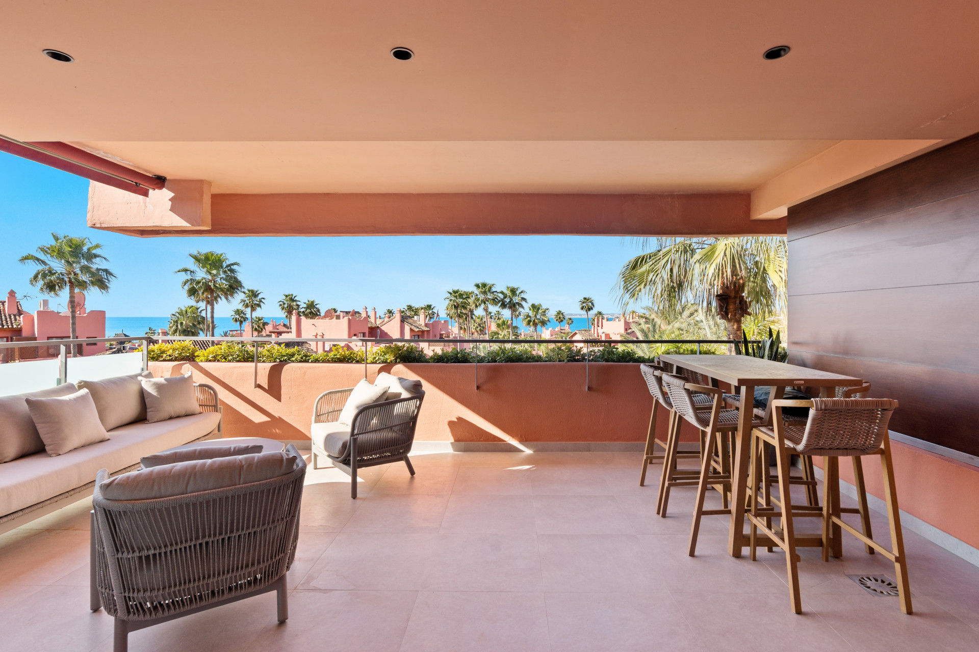 Vista Mar Ático de lujo – Nuevamente renovado en el lado de la playa Nuevo Milla de Oro