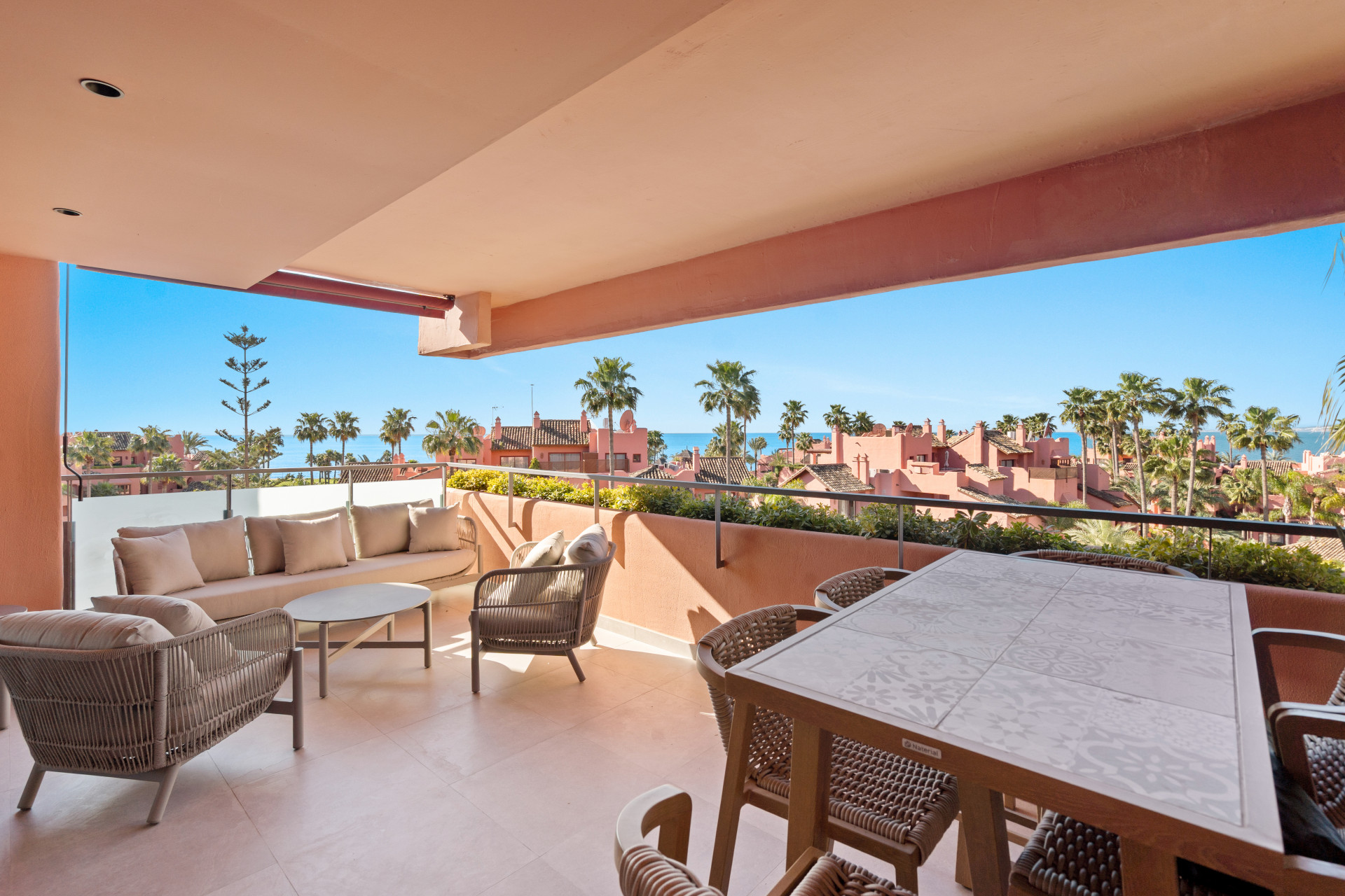 Vista Mar Ático de lujo – Nuevamente renovado en el lado de la playa Nuevo Milla de Oro