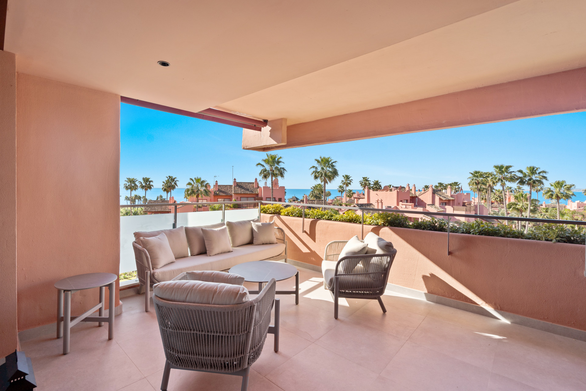 Vista Mar Ático de lujo – Nuevamente renovado en el lado de la playa Nuevo Milla de Oro