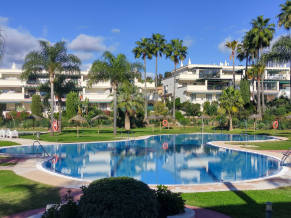 South-West Facing Penthouse with Expansive Terraces between Nueva Andalucía and Puerto Banús