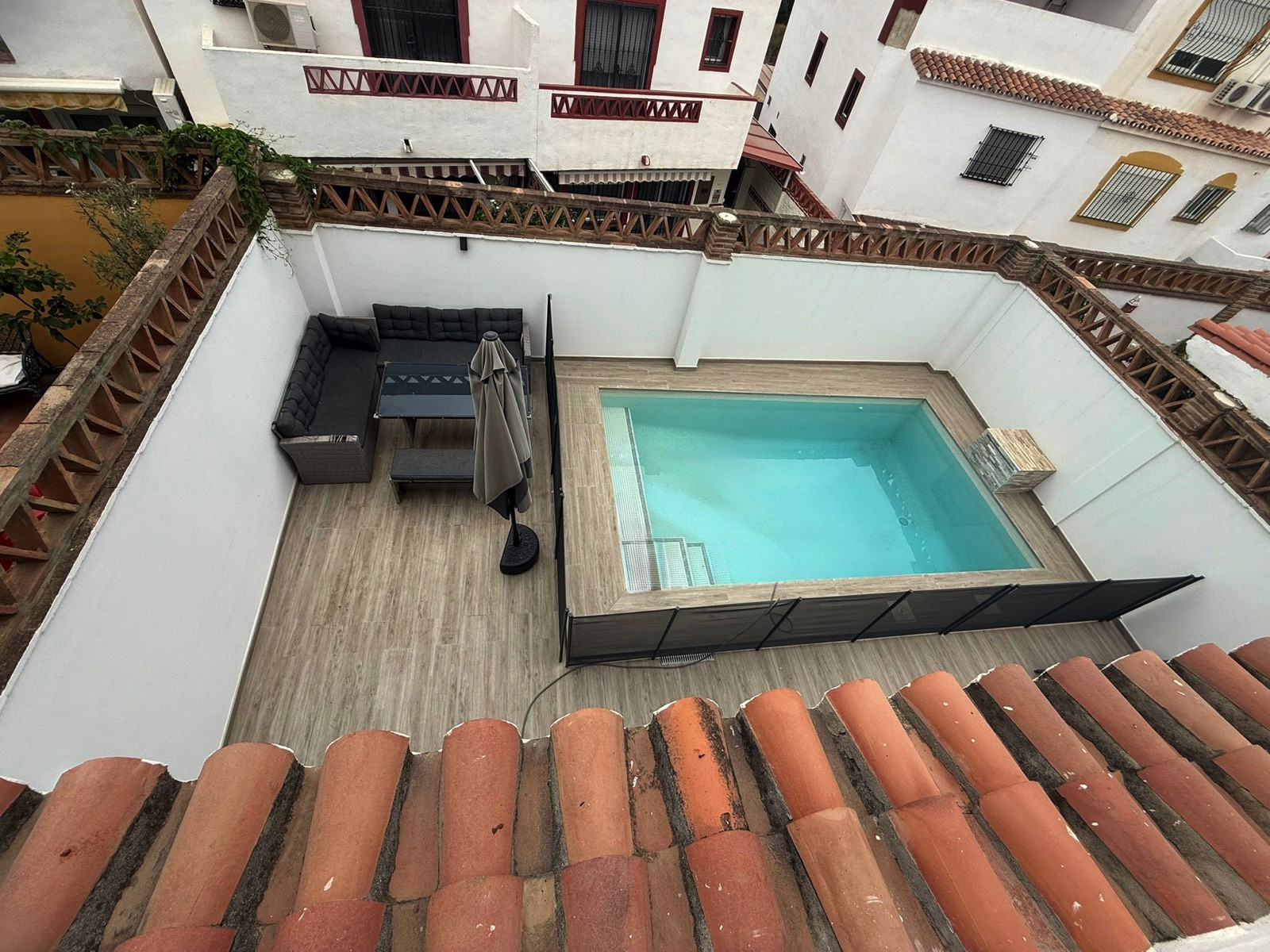 Spacious Corner 4-Bedroom Townhouse with Private Saltwater Pool