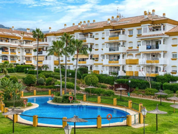 Spectacular Corner Apartment in the Prestigious Golden Mile