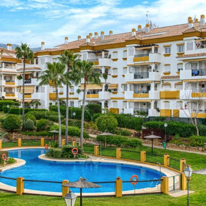 Spectacular Corner Apartment in the Prestigious Golden Mile