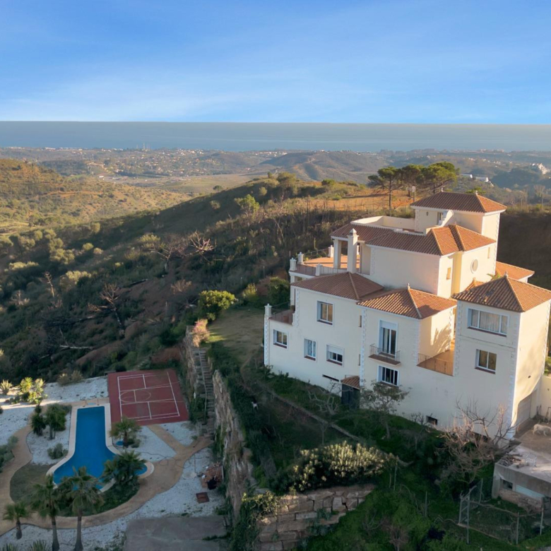 Spectacular Villa on a Large Plot with Panoramic Sea Views – Forest Hills
