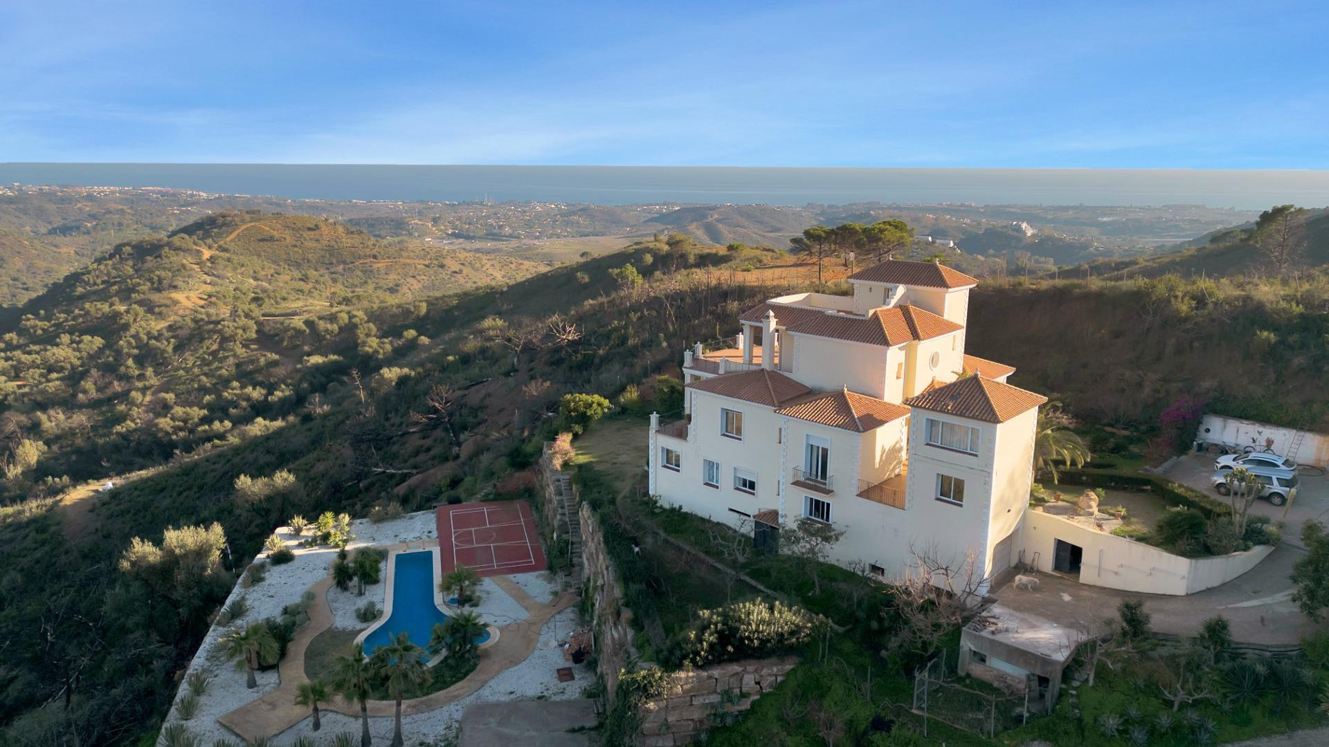 Spectacular Villa on a Large Plot with Panoramic Sea Views – Forest Hills