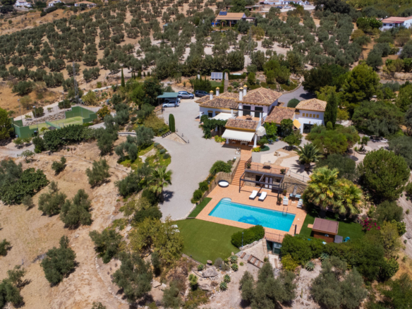 Spektakulær villa en Villanueva de la concepcion med en fantastisk udsigt og pool