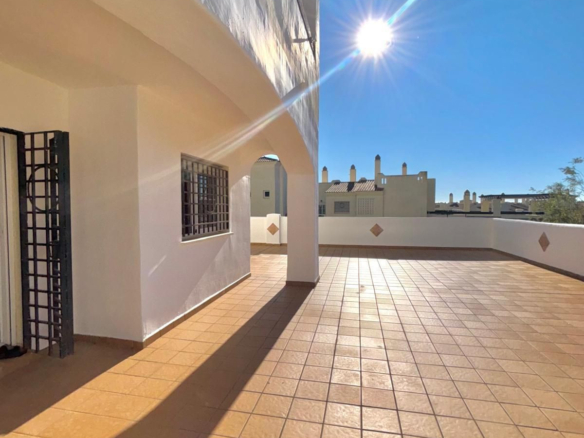 Spektakuläre 2-Schlafzimmer-Apartment mit 100m2 Terrasse und atemberaubenden Bergblick