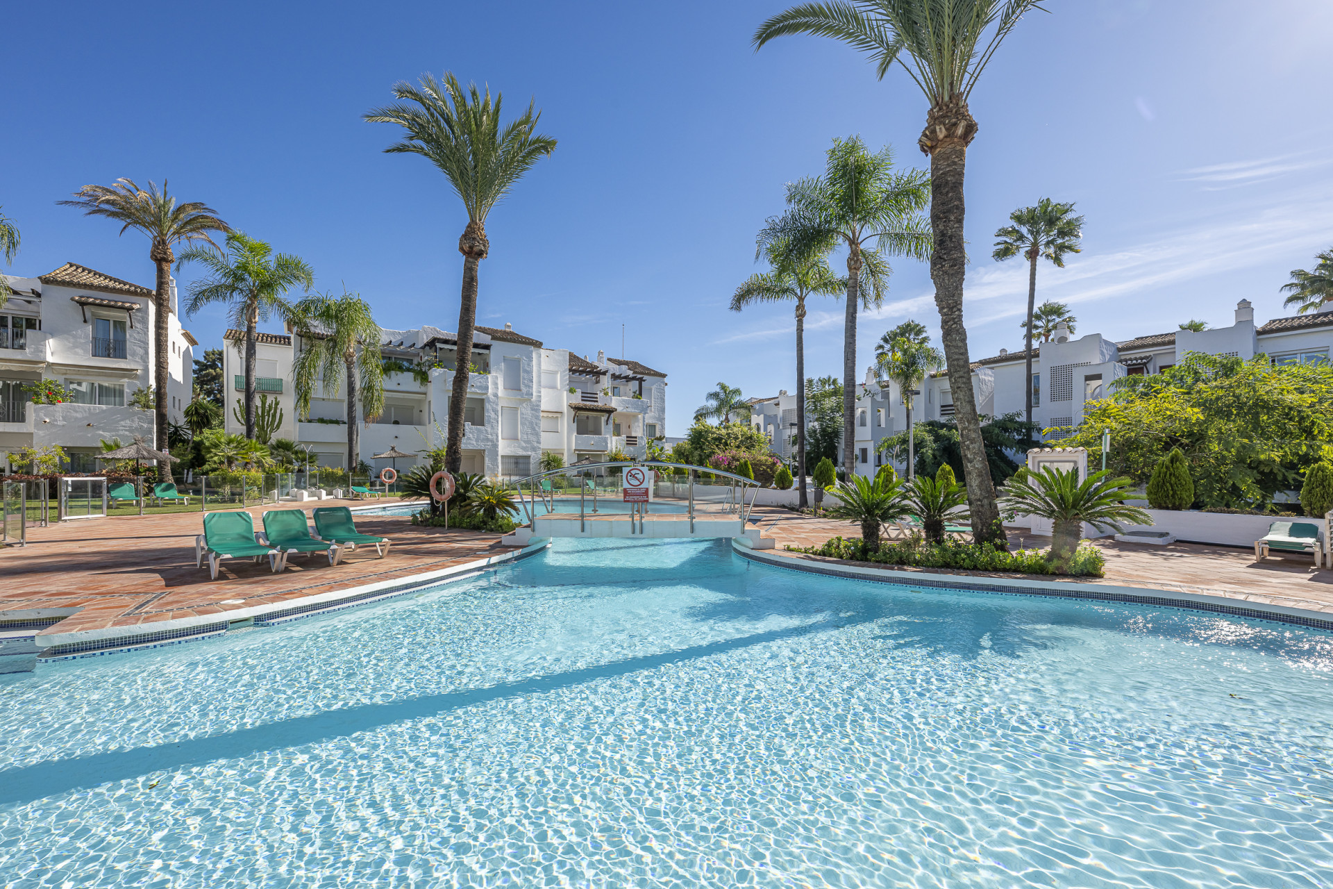 Strandnahes Erdgeschoss Apartment mit 3 Schlafzimmern zum Verkauf in Costalita Cadiz Estepona New Golden Mile 3