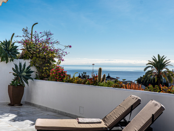 Stunning Apartment with Panoramic Sea Views in Guadalmina Baja, Marbella