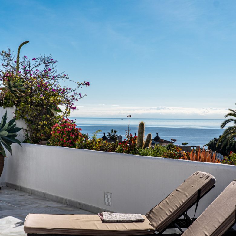 Stunning Apartment with Panoramic Sea Views in Guadalmina Baja, Marbella