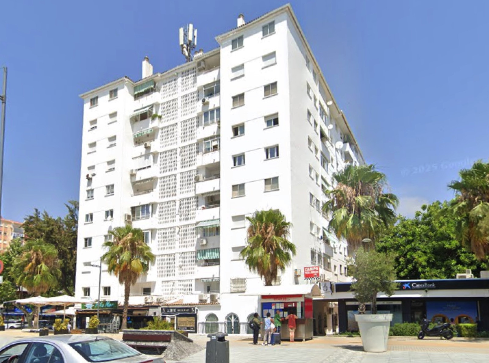 Stunning Fully Reformed High Floor Apartment with Sea Views