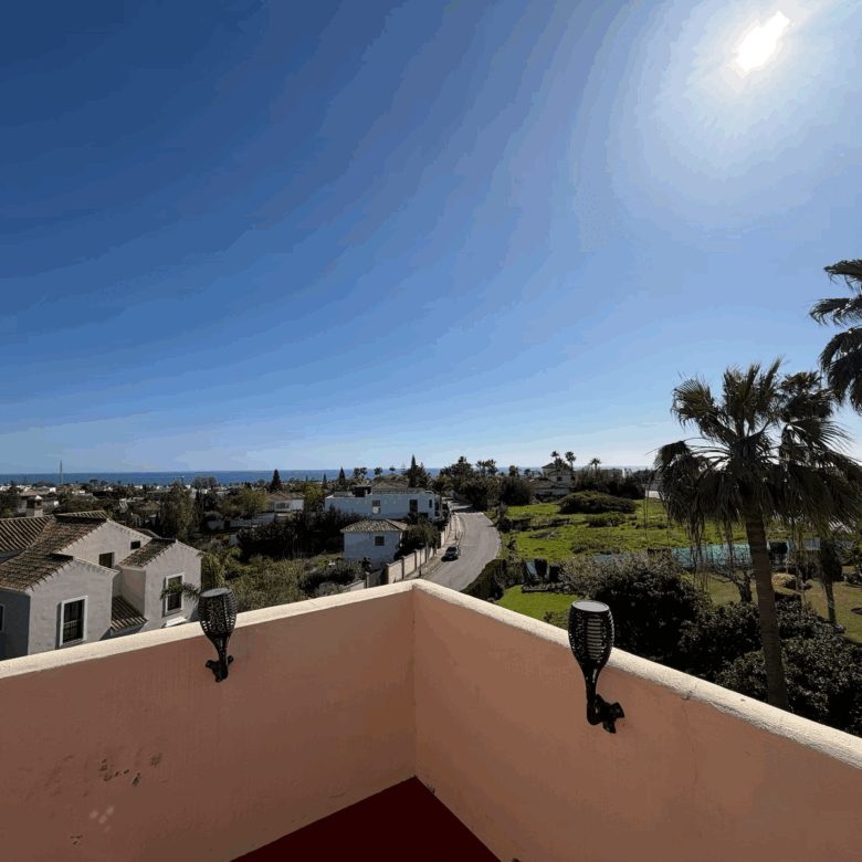 Stunning Top Floor Apartment in Bel Air – Costa del Sol