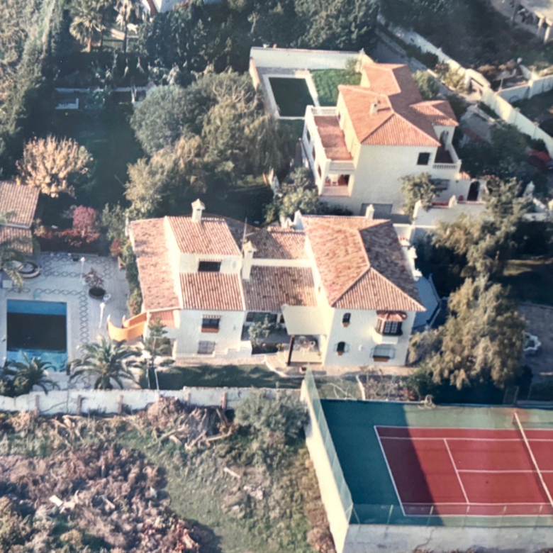 Unique Investment Opportunity in Estepona: Luxury Villa Near the Beach