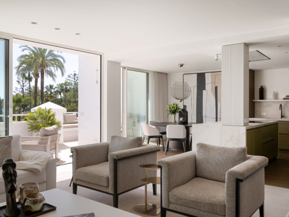 Unique southfacing frontline beach penthouse - Alhambra del Mar
