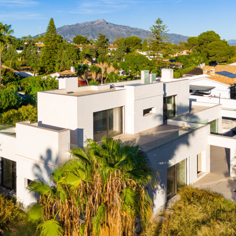 Villa Maya je nádherná čtyřpokojová moderní plážová vila, v současné době ve výstavbě na okraji Guadalmina Baja