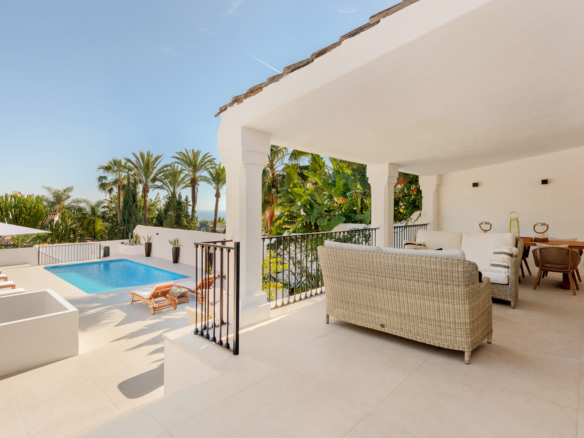 Villa Verano - Stunning recently renovated villa with excellent sea views situated in Sierra Blanca, Marbella