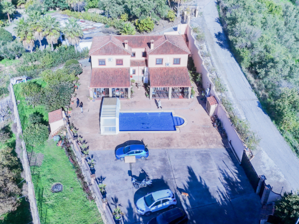 Villa mit Meerblick, großen Grundstücken und grenzenlosem Potenzial – La Pantoja, Estepona Hills