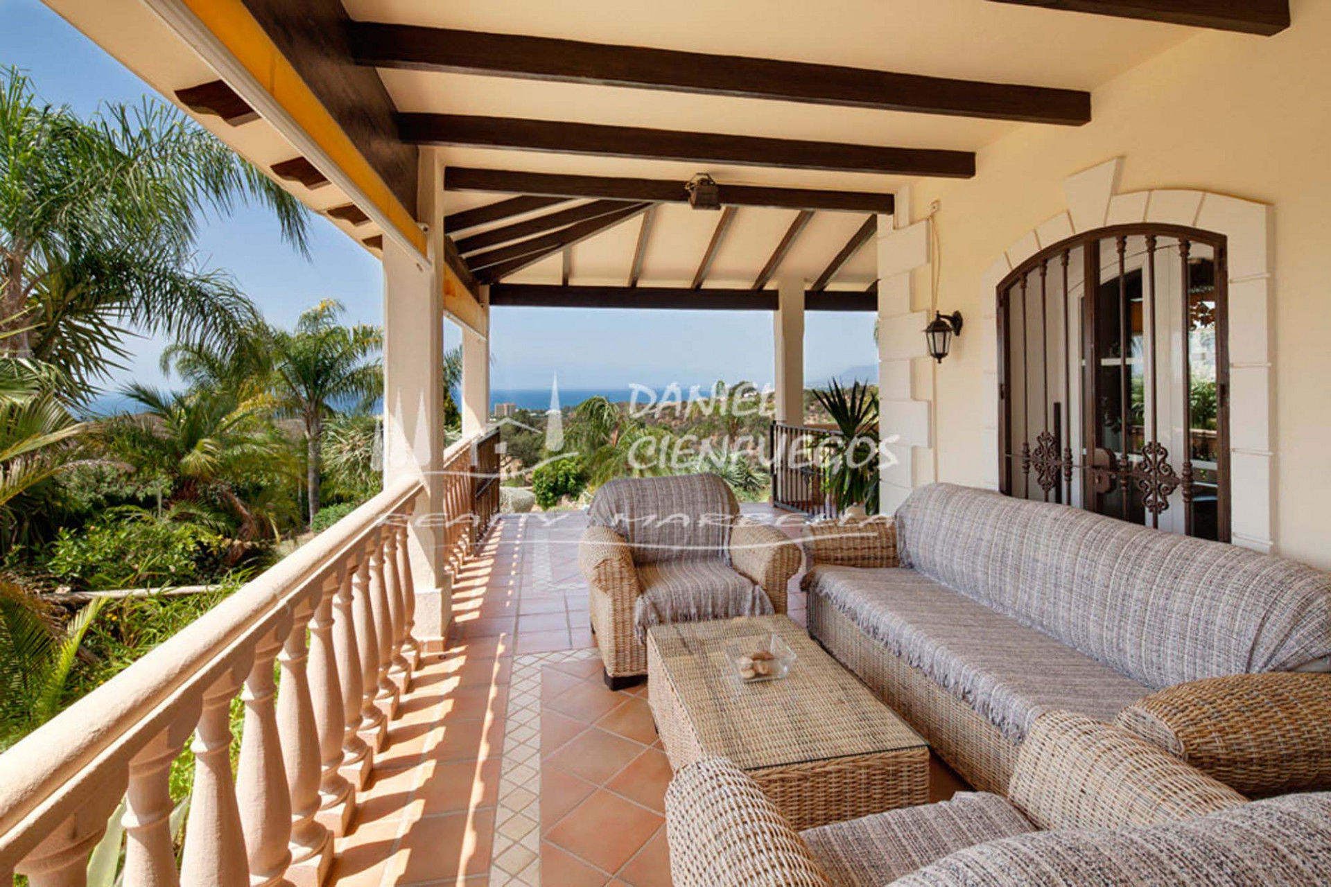 Villa-Finca en venta vista panorámica Altos los Monteros Marbella