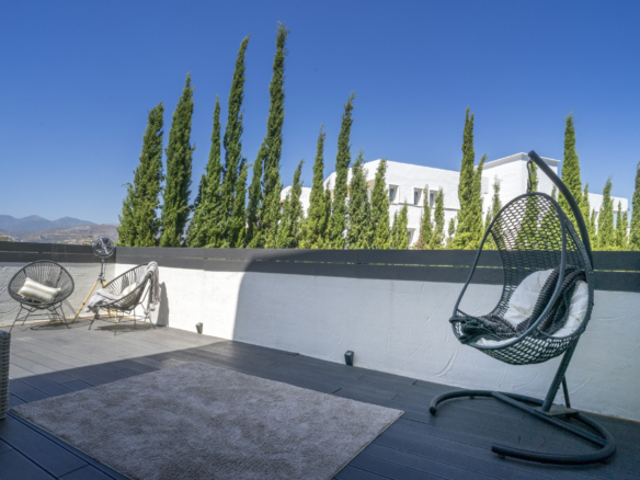Vollständig Renovierte Erdgeschosswohnung mit Großer Terrasse – Golden Banus, Nueva Andalucía