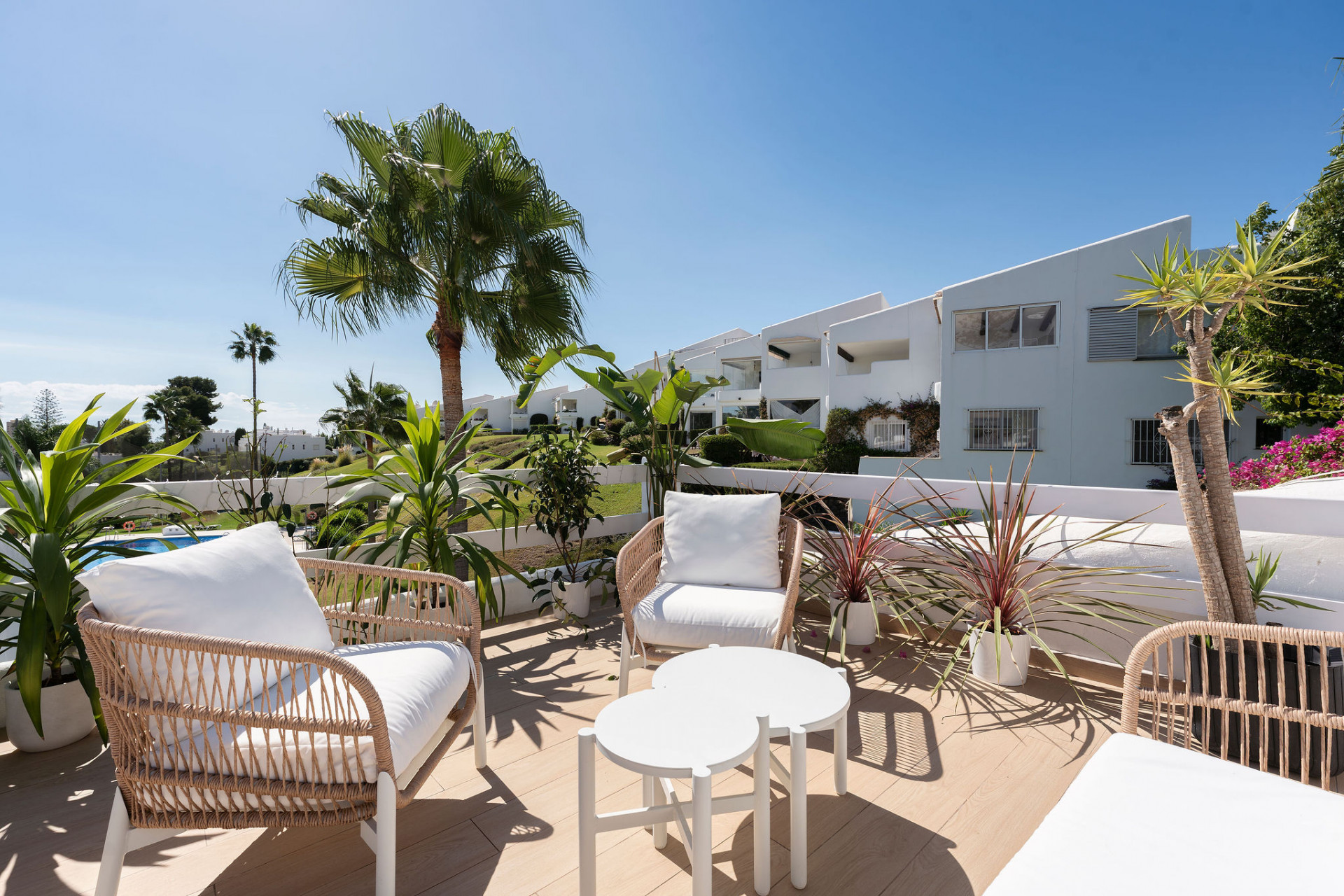 Welcome to this beautifully renovated 2 bedroom top floor apartment with amazing views in Nueva Andalucia