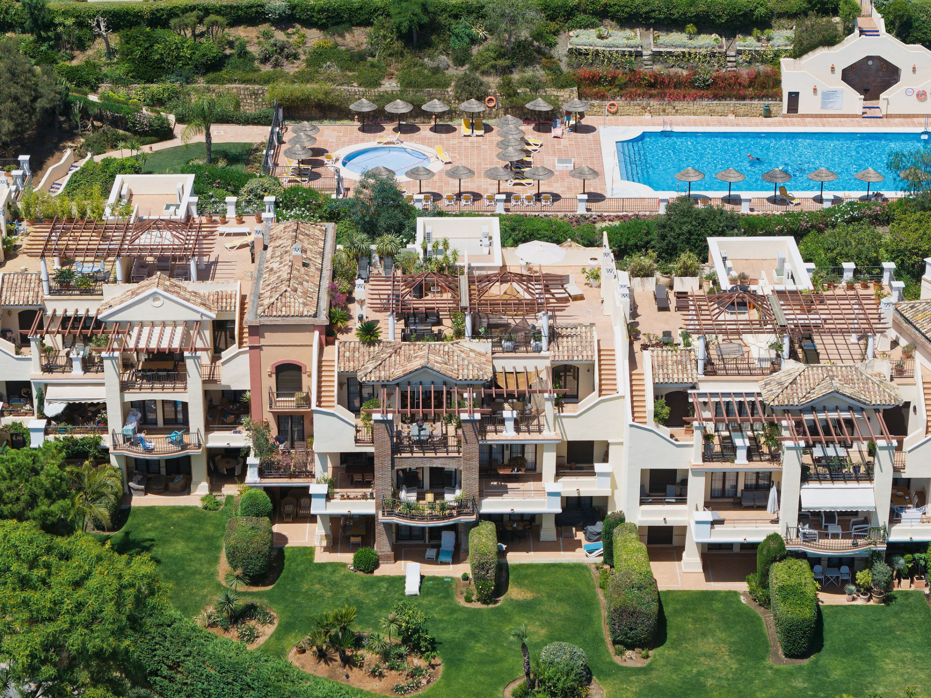 Welcome to this beautifully renovated penthouse offering bright contemporary living in a tranquil Andalusian urbanization