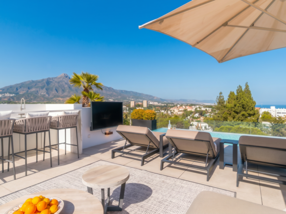 Zeitgenössische Villa in Nueva Andalucía