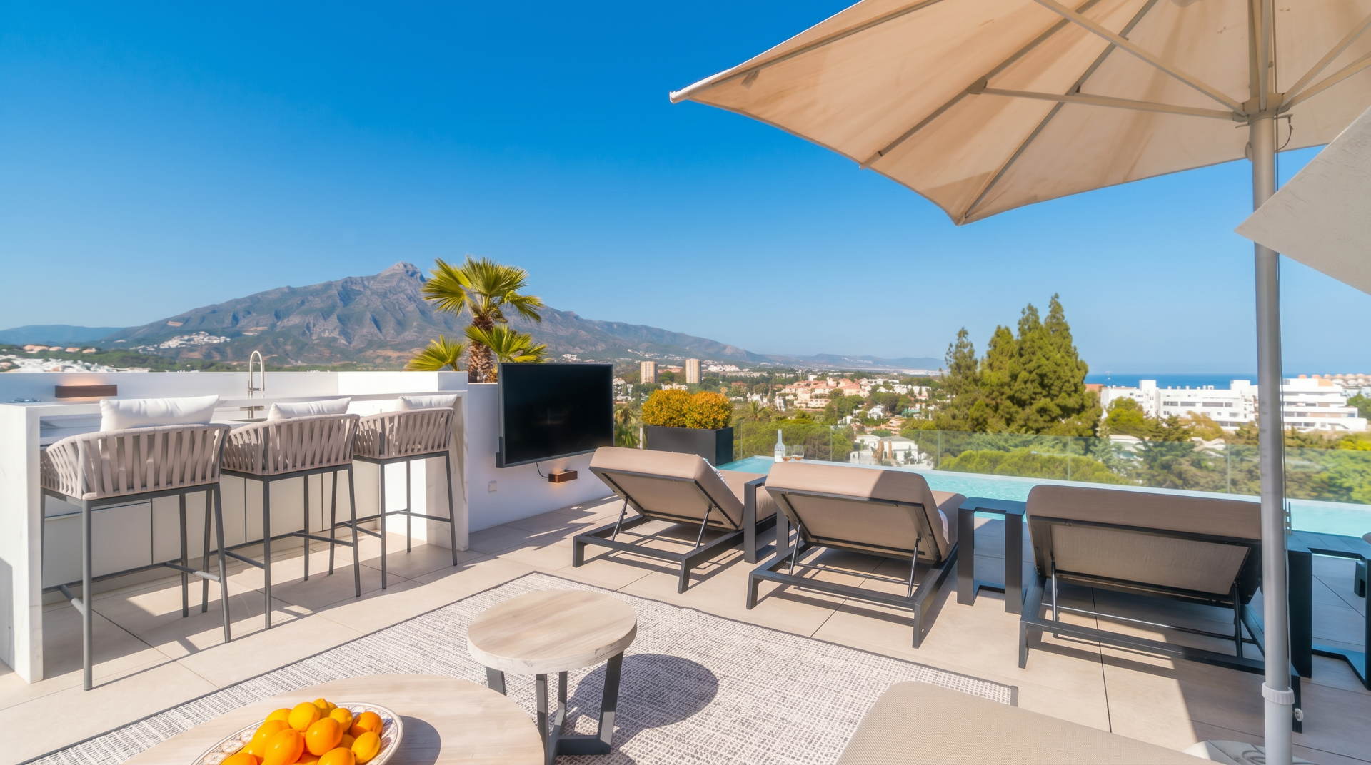 Zeitgenössische Villa in Nueva Andalucía