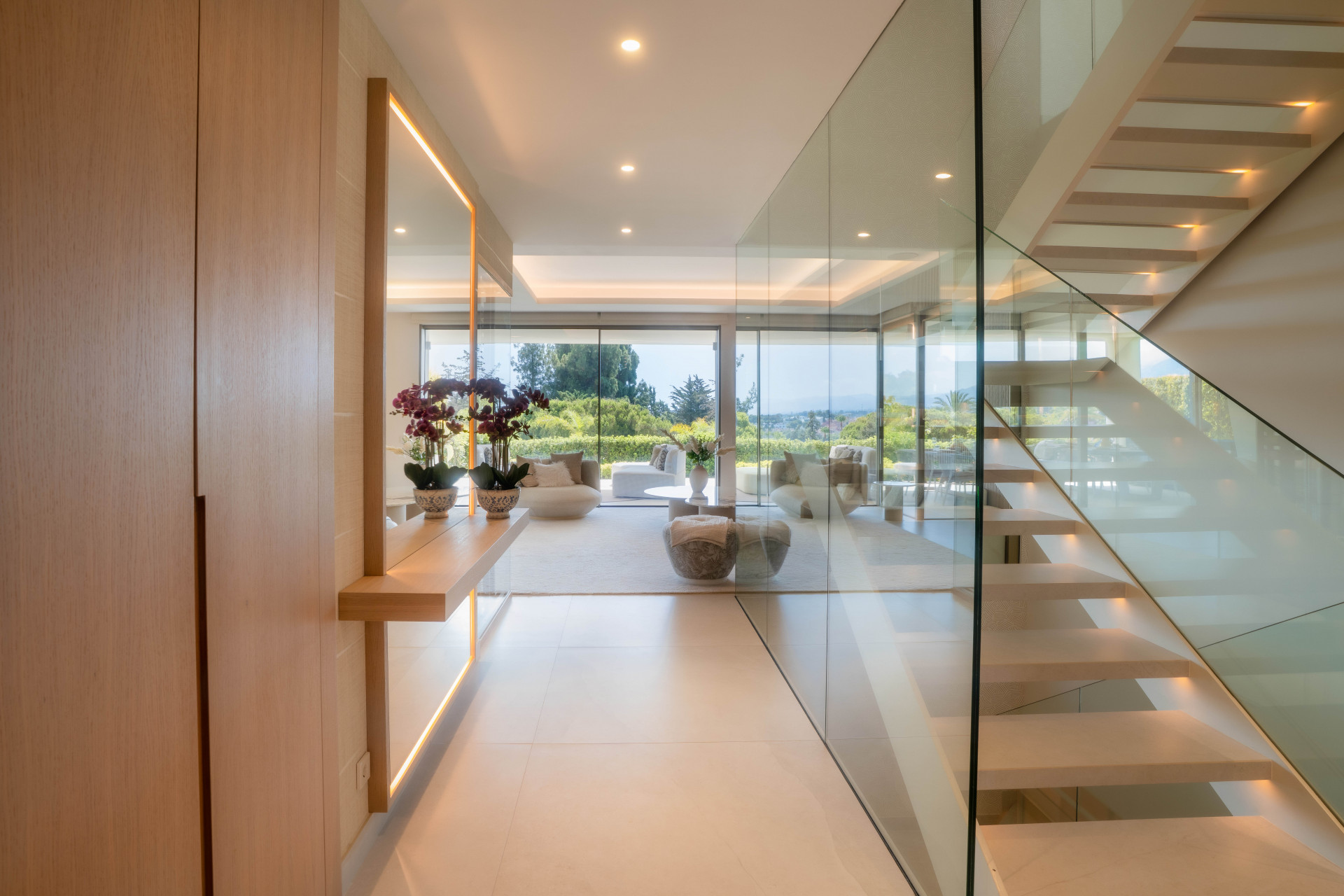 Zeitgenossische-Villa-in-Nueva-Andalucia-8 Contemporary villa in Nueva Andalucia