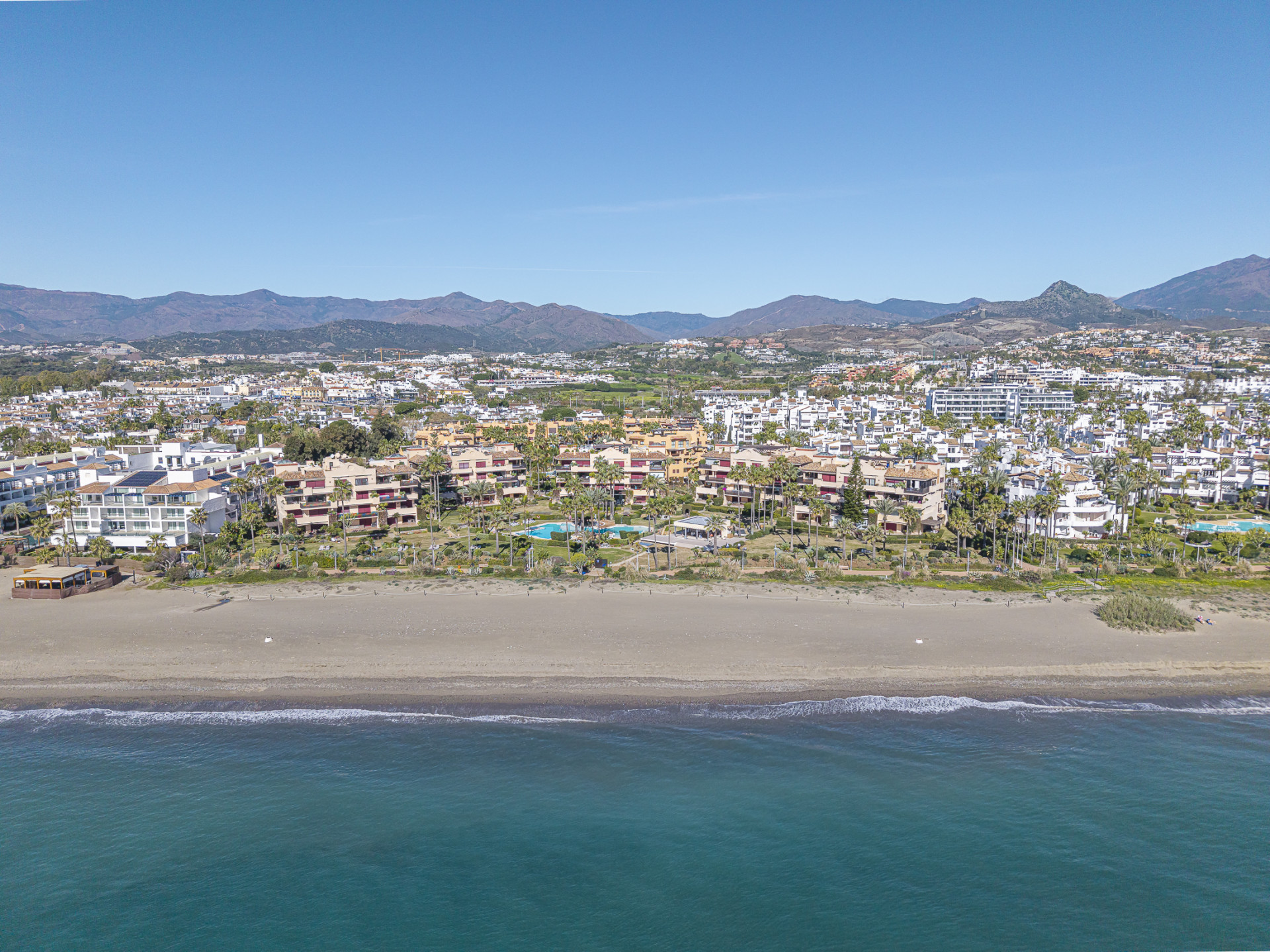 Zwei-Zimmer-Strandwohnung-an-der-Neuen-Goldenen-Meile-4 Two-Bedroom Beachfront Apartment in the New Golden Mile