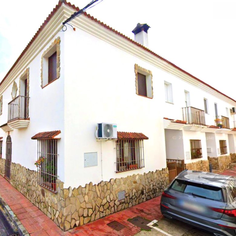 immaculate townhouse in the serene village of El Secadero