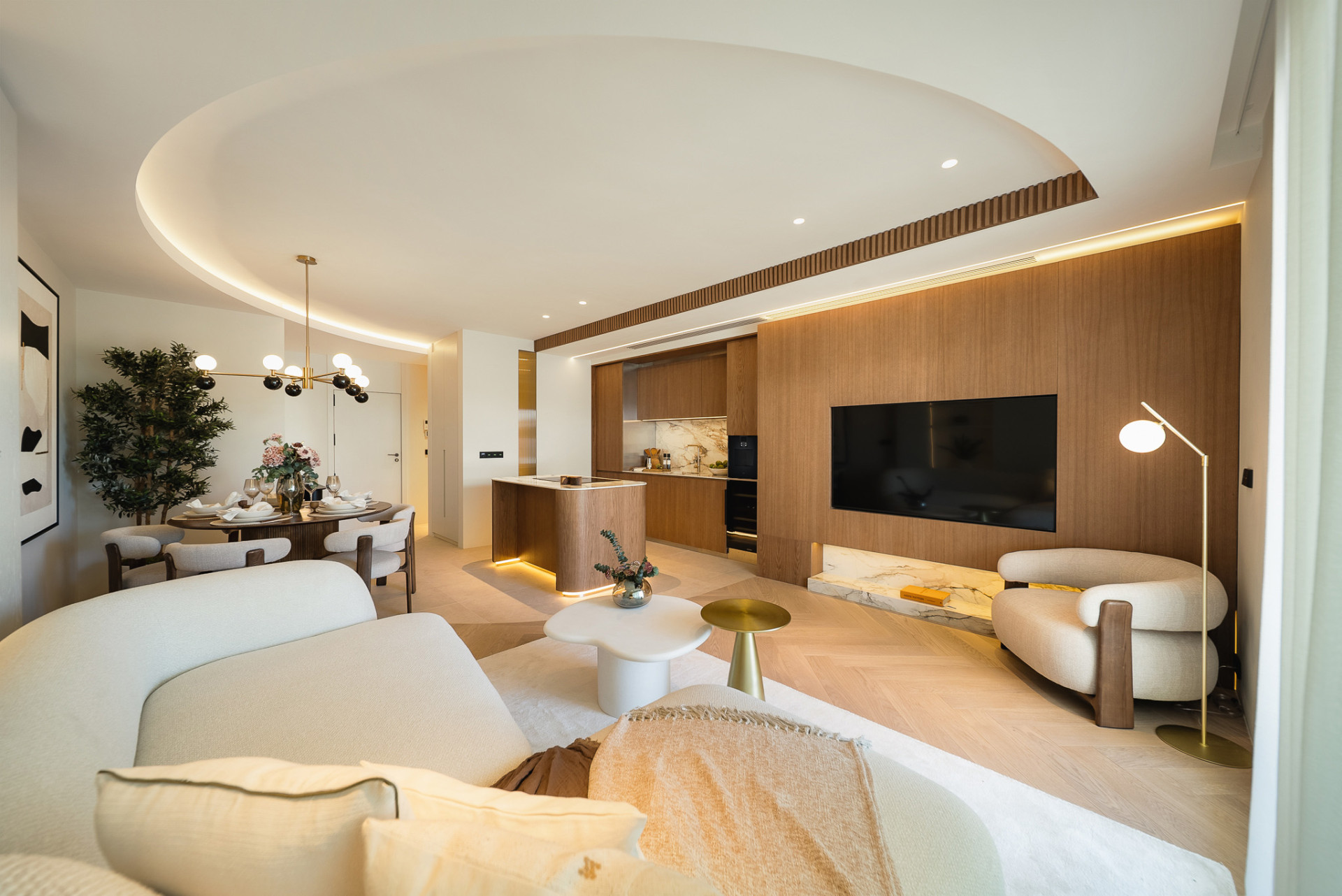 Außergewöhnlich renovierte 3-Zimmer-Wohnung an Marbellas Goldener Meile mit Panoramablick auf das Meer
