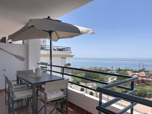 Bright Apartment with Terrace and Panoramic Sea Views