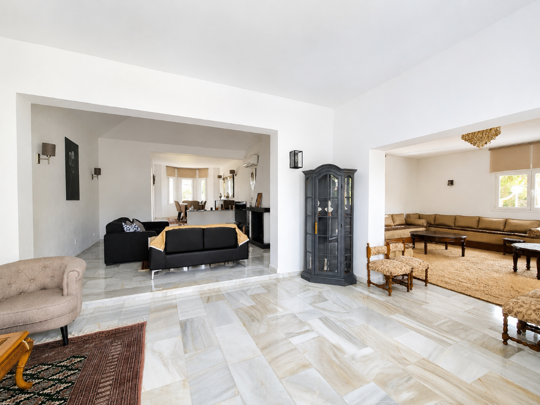 Beautiful Detached Villa in Lower Calahonda – Walking Distance to the Beach