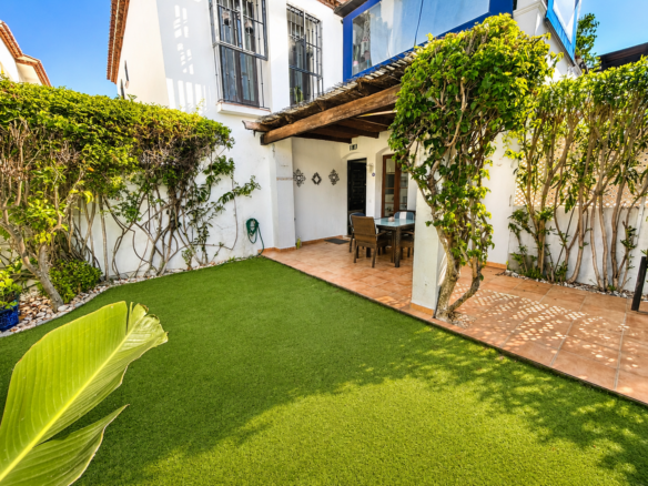 Cozy, sunny, Andalusian, close to the beach