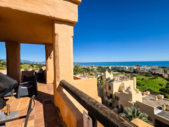 Eck-Penthouse mit Panoramablick auf das Meer in La Duquesa